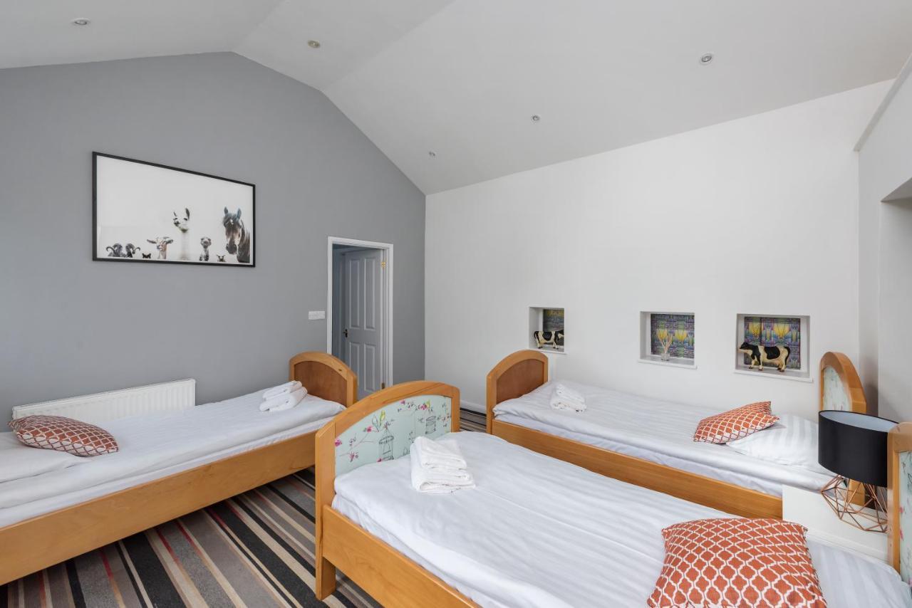 Cotswold Manor House - Country House Retreat With Hot Tub, Ideal For Large Groups Petty France Kültér fotó